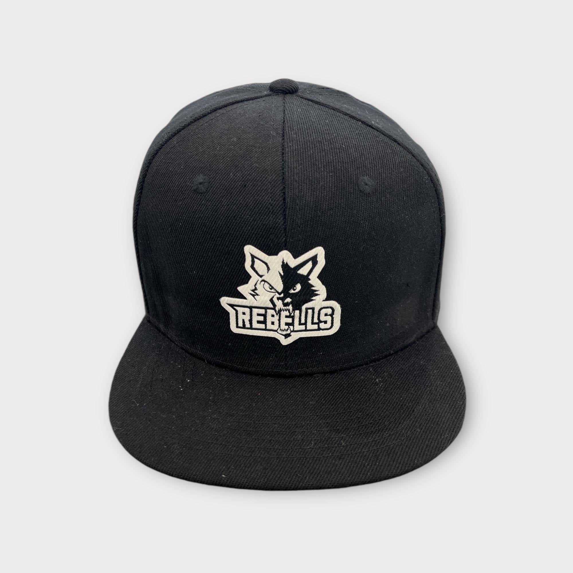 Rebells Cap Flat Brim mit Logo